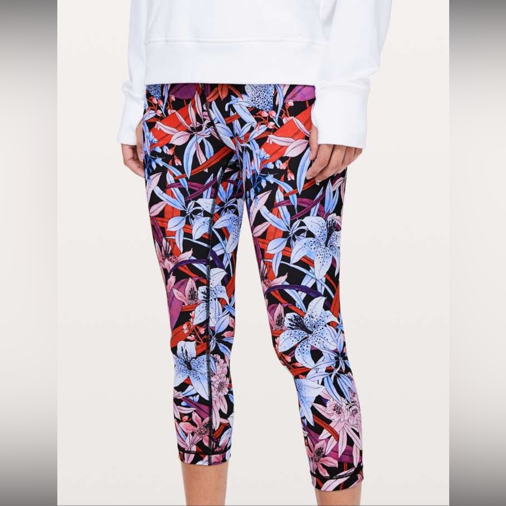 Lululemon Wunder Under size 4 tropical floral print